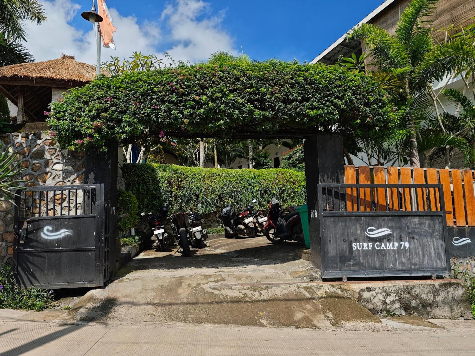 Hotel Surf Camp 79 Kuta  Zewnętrze zdjęcie