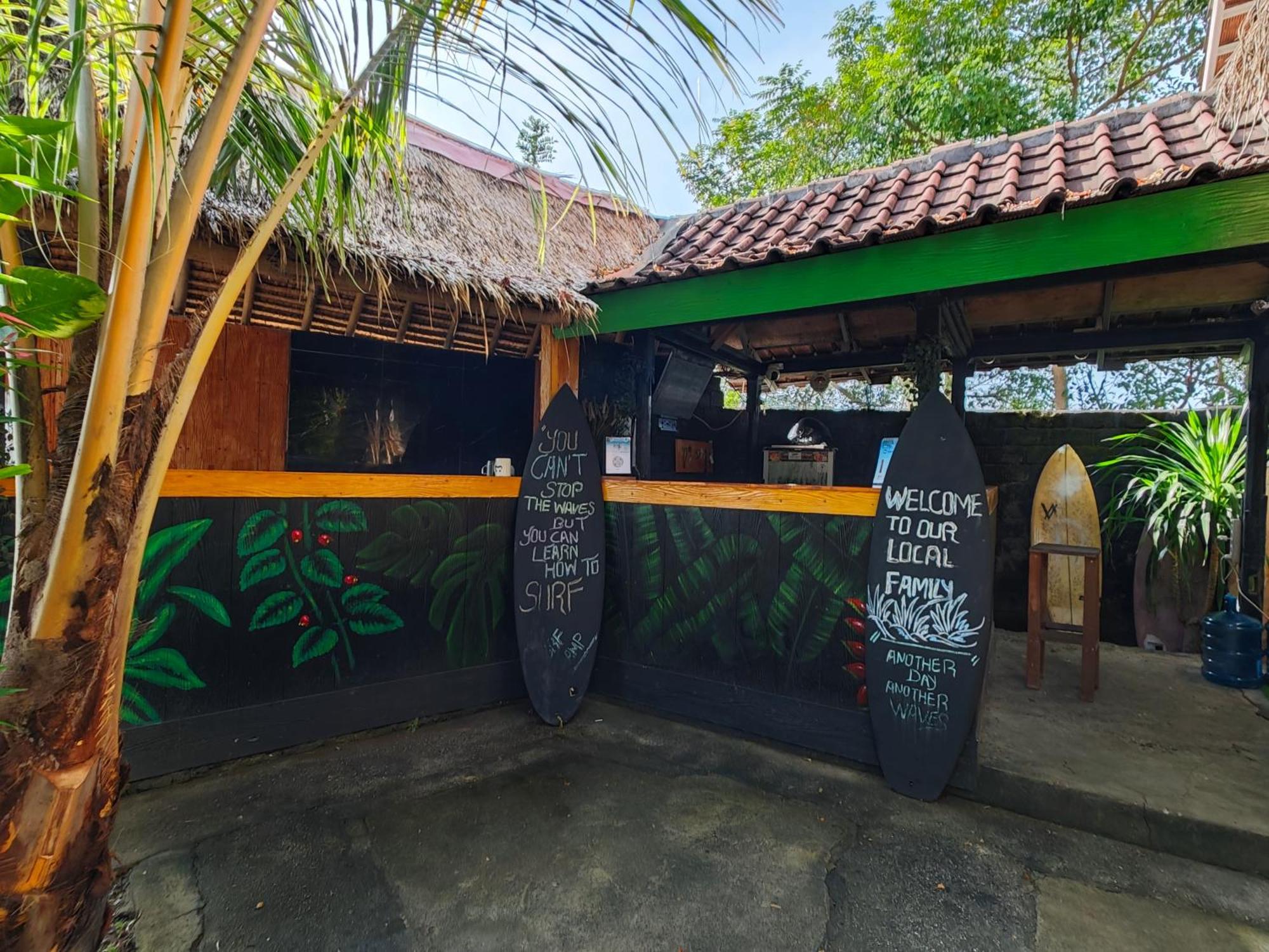 Hotel Surf Camp 79 Kuta  Zewnętrze zdjęcie