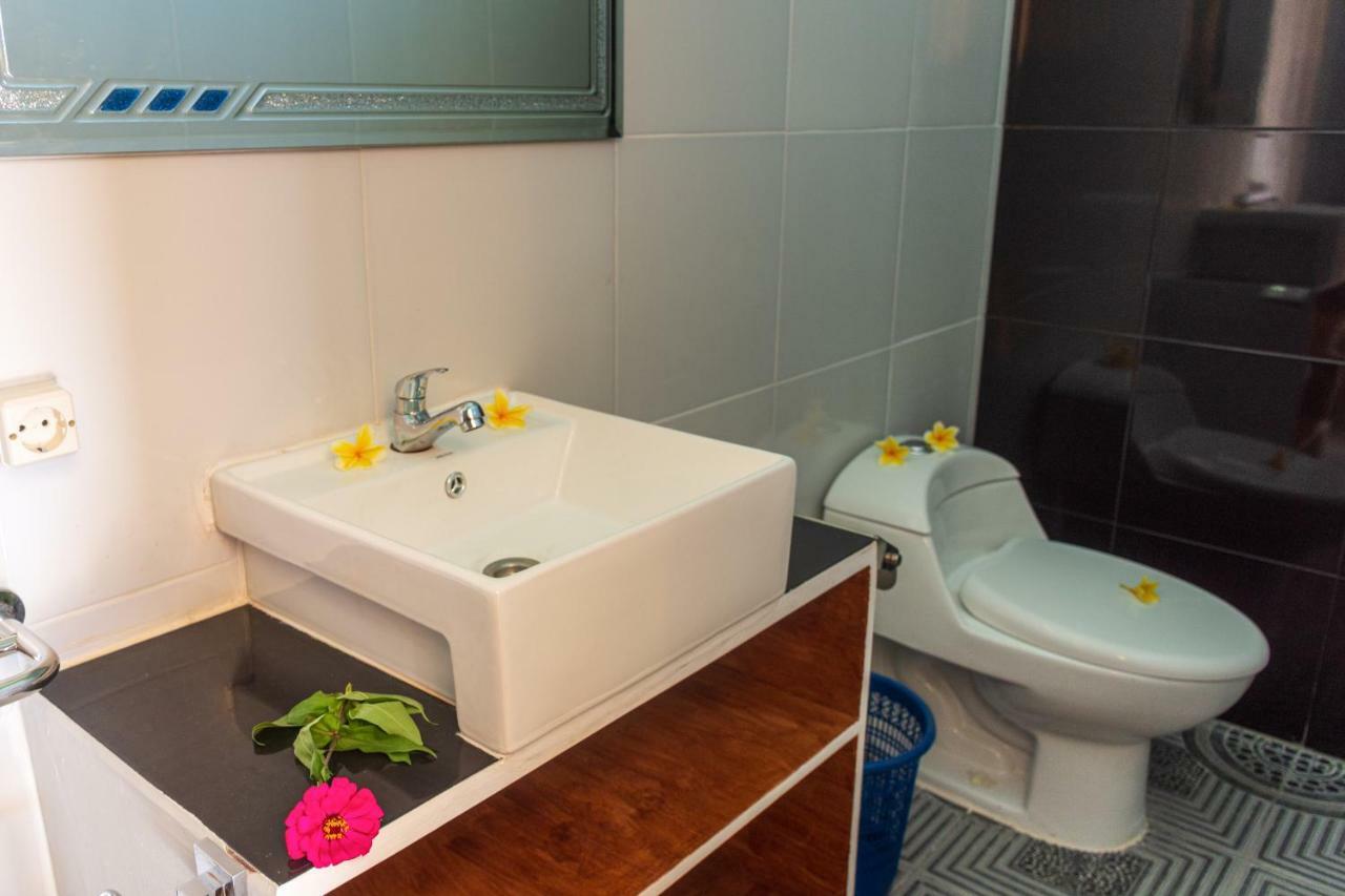 Hotel Surf Camp 79 Kuta  Zewnętrze zdjęcie