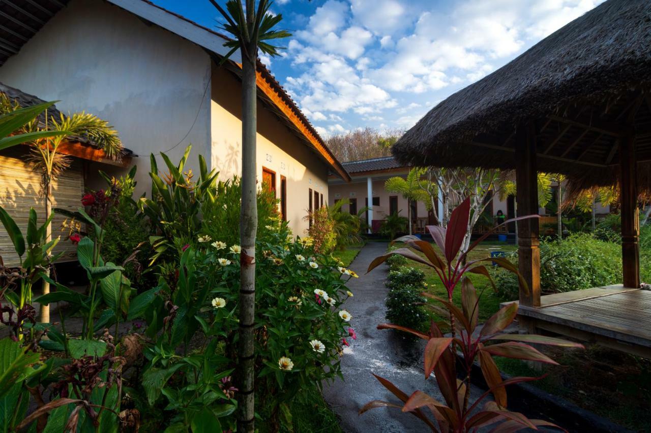 Hotel Surf Camp 79 Kuta  Zewnętrze zdjęcie